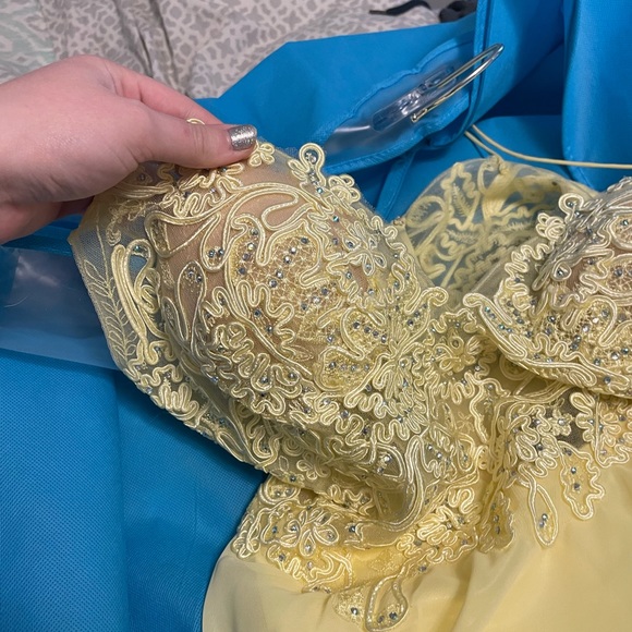 Gorgeous prom dress - Picture 7 of 9